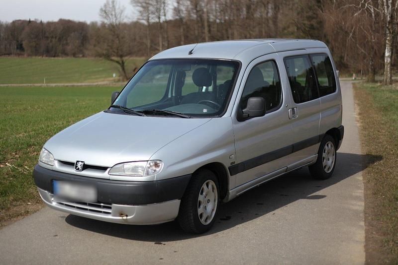 Gebraucht Peugeot Partner 90 PS (66 kW) 2001 Silber Van / Kleinbus