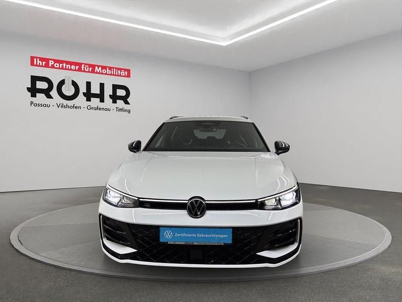 Gebraucht VW Passat R-line 150 PS (110 kW) 2025 Pure white Kombi