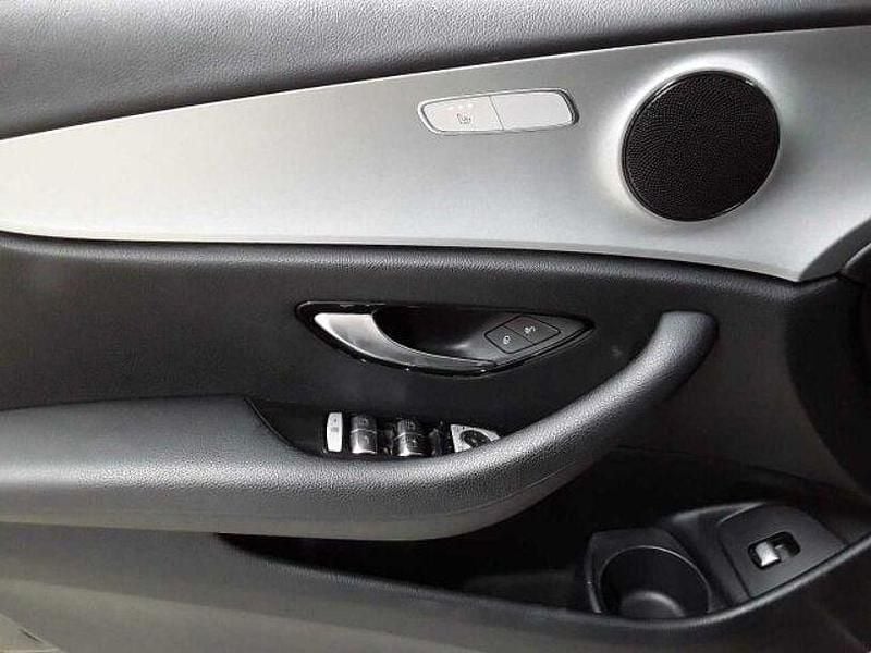 Gebraucht Mercedes E220 200 PS (147 kW) 2022 Schwarz Limousine