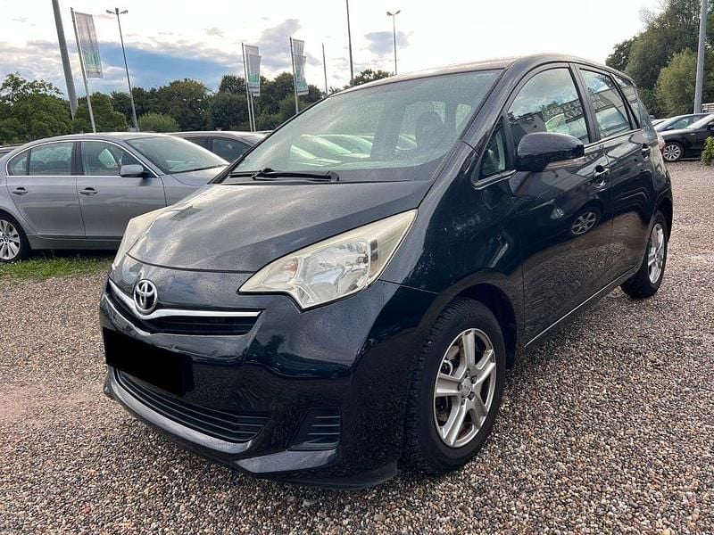 Schwarz Gebraucht 2011 Toyota Verso-S Life Van / Kleinbus | 4.950 € (Fairer Preis) - Bild 1/4