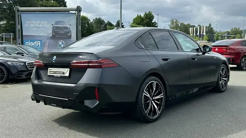 Gebraucht BMW i5 M Sport 442 kW (601 PS) 2025 Grau Limousine
