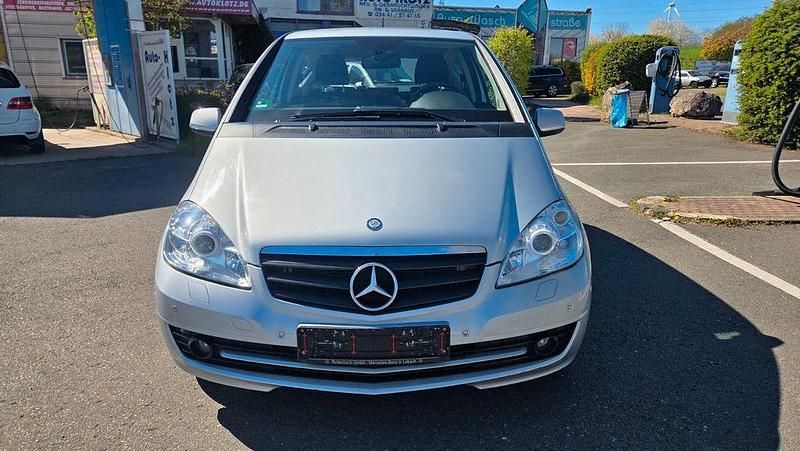 Gebraucht Mercedes A160 95 PS (69 kW) 2010 Silber Limousine