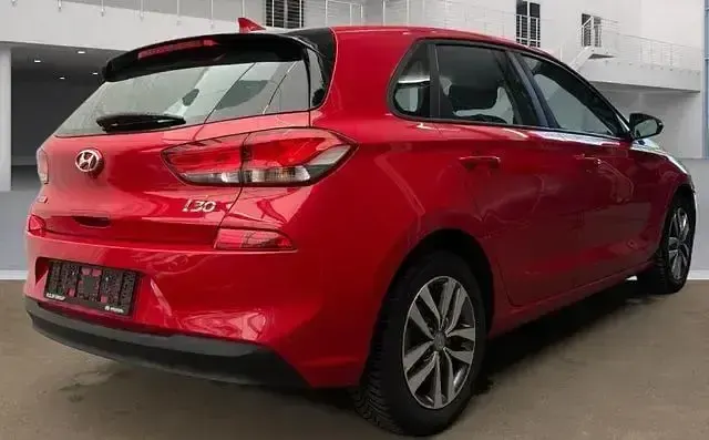 Gebraucht Hyundai i30 140 PS (102 kW) 2018 Rot Limousine