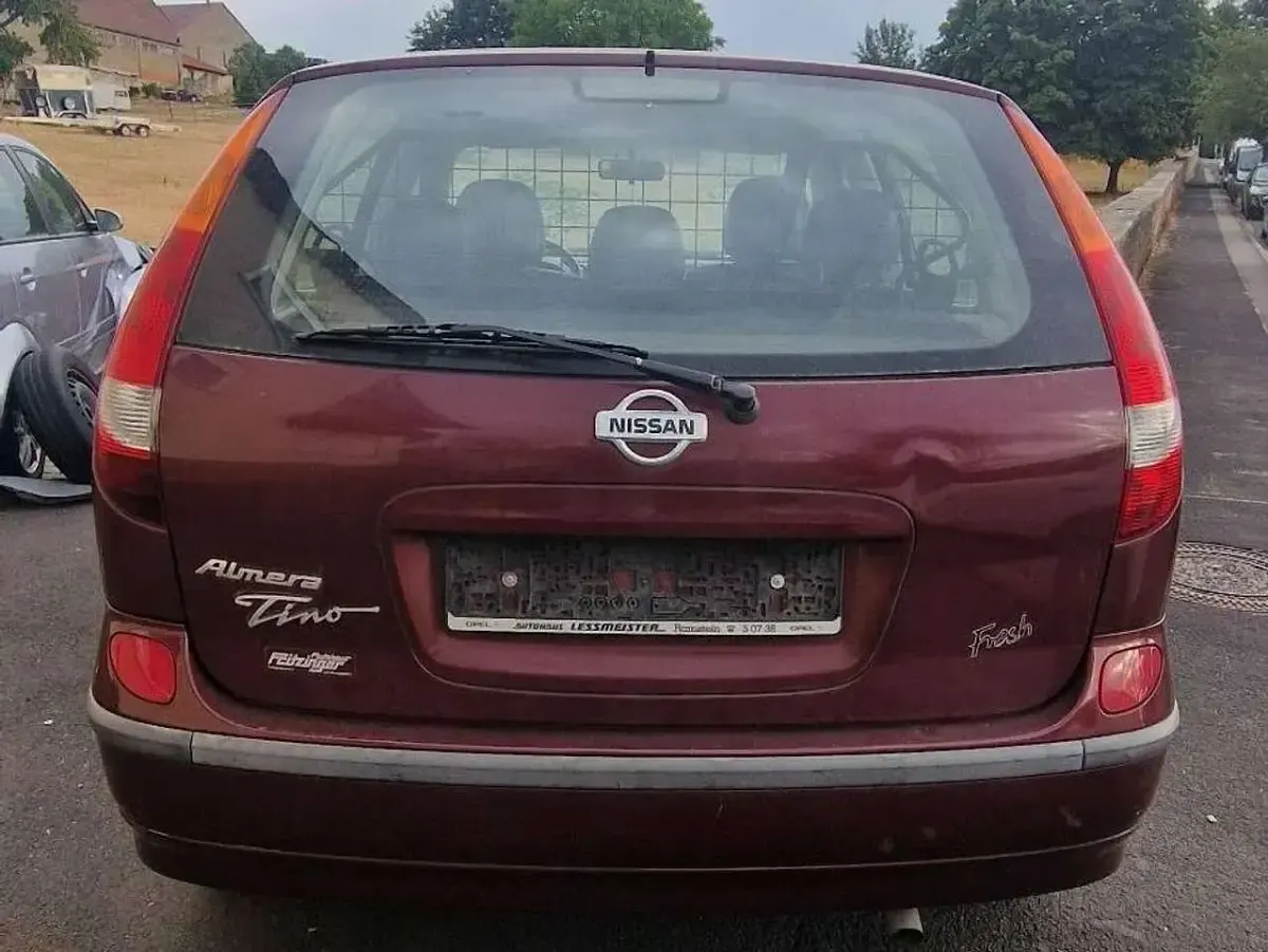 Gebraucht Nissan Almera Tino 114 PS (83 kW) 2003 Rot Van / Kleinbus