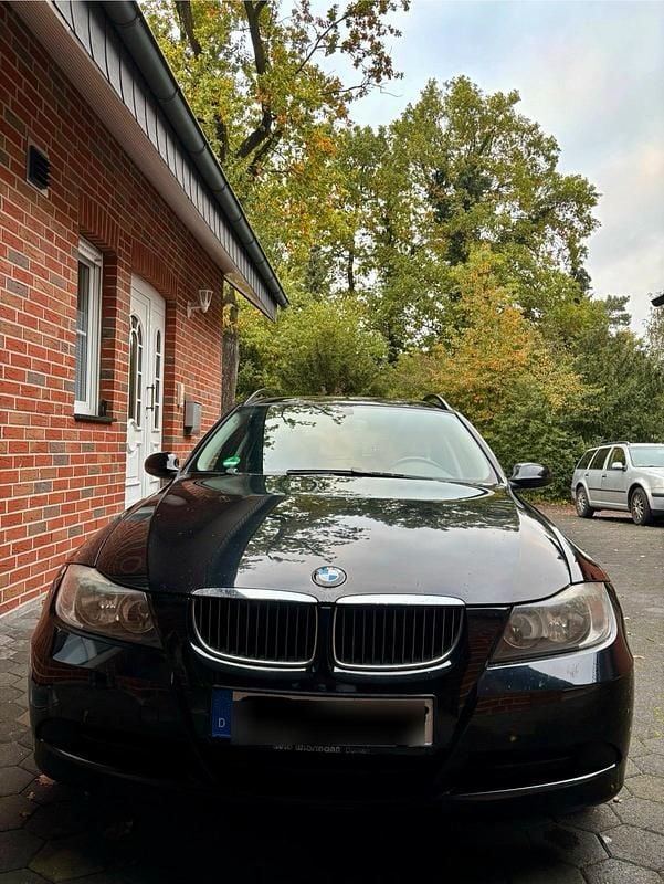 Schwarz Gebraucht 2006 BMW 320 Kombi | 1.800 € (Guter Preis) - Bild 1/4