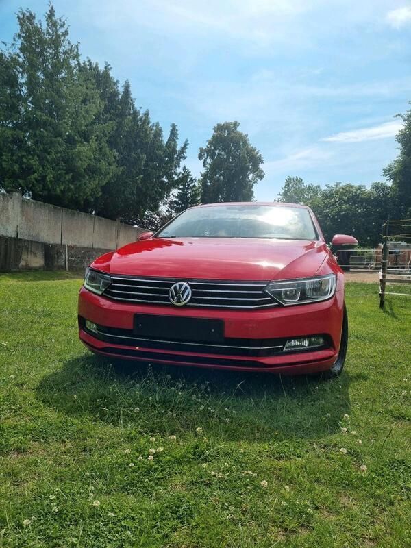 Rot Gebraucht 2016 VW Passat Comfortline Kombi | 9.500 € (Superpreis) - Bild 1/4