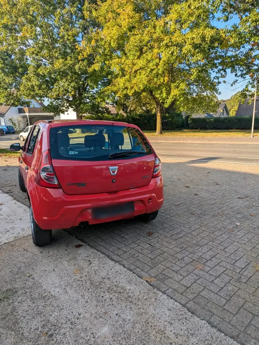 Gebraucht Dacia Sandero 75 PS (55 kW) 2012 Rot Limousine