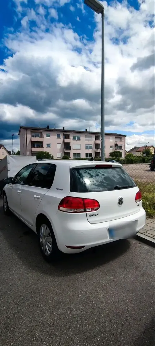 Gebraucht VW Golf VI 105 PS (77 kW) 2010 Weiß Kleinwagen