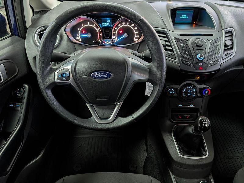 Gebraucht Ford Fiesta Trend 101 PS (74 kW) 2014 Blau Limousine