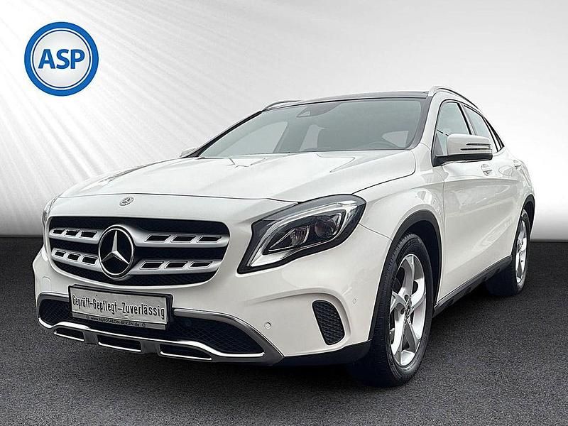 Weiß Gebraucht 2020 Mercedes GLA180 Urban SUV | 23.450 € (Guter Preis) - Bild 1/4