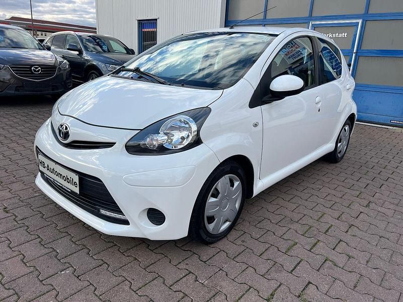 Weiß Gebraucht 2014 Toyota Aygo Cool Kleinwagen | 4.500 € (Superpreis) - Bild 1/4