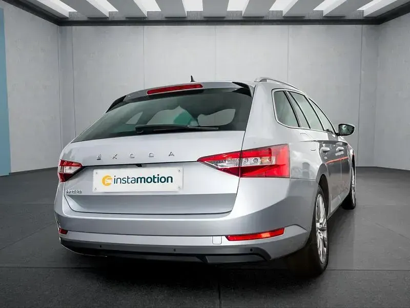 Gebraucht Skoda Superb 150 PS (110 kW) 2022 Silber Kombi