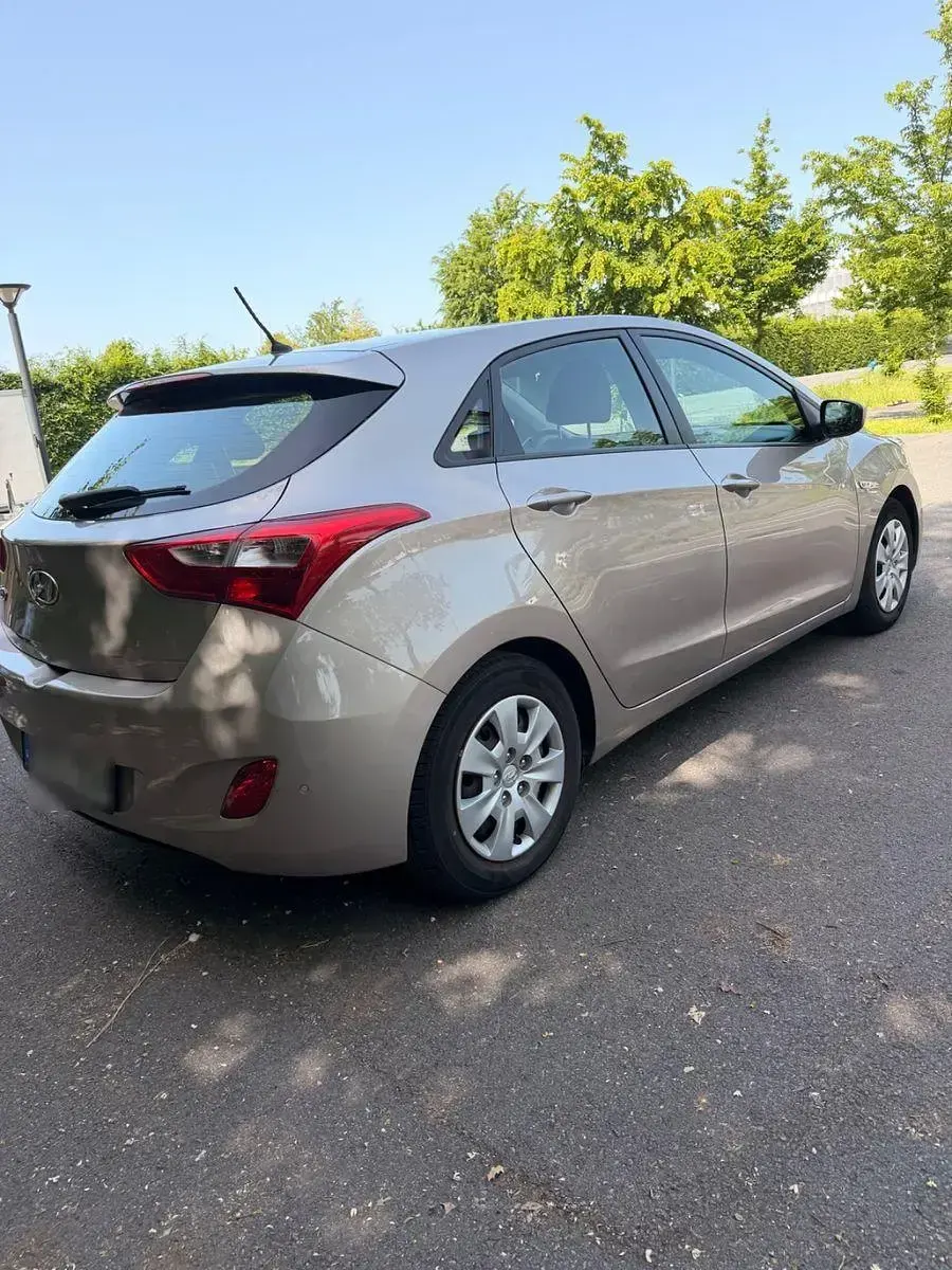 Gebraucht Hyundai i30 Trend 99 PS (72 kW) 2017 Beige Limousine
