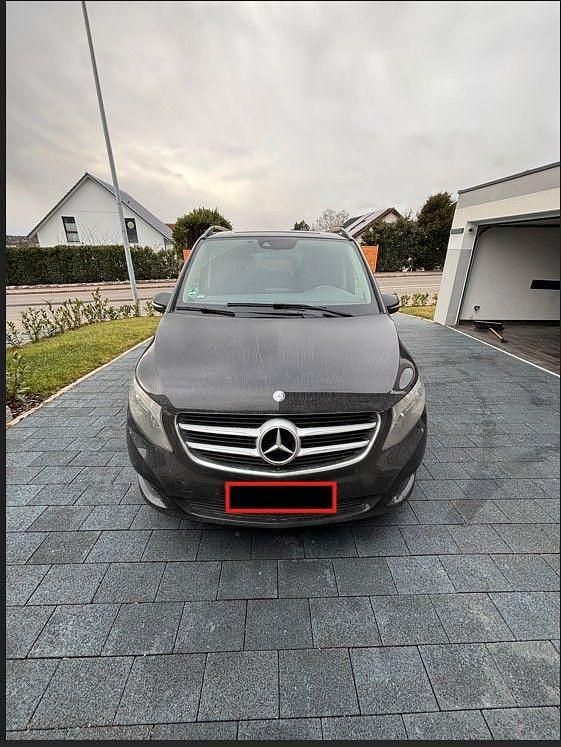 Schwarz Gebraucht 2014 Mercedes V220 Edition Van / Kleinbus | 24.990 € (Superpreis) - Bild 1/4