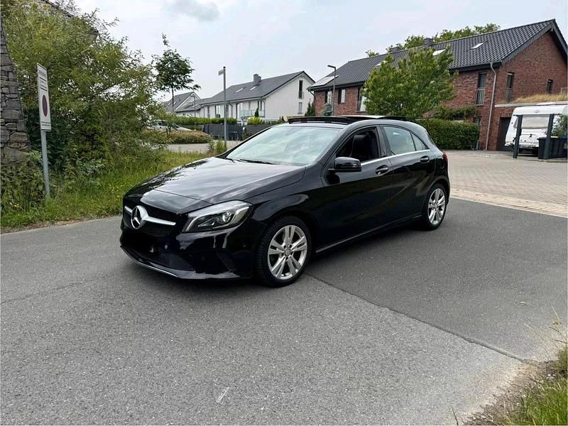 Schwarz Gebraucht 2017 Mercedes A180 Urban Kleinwagen | 12.990 € (Guter Preis) - Bild 1/4