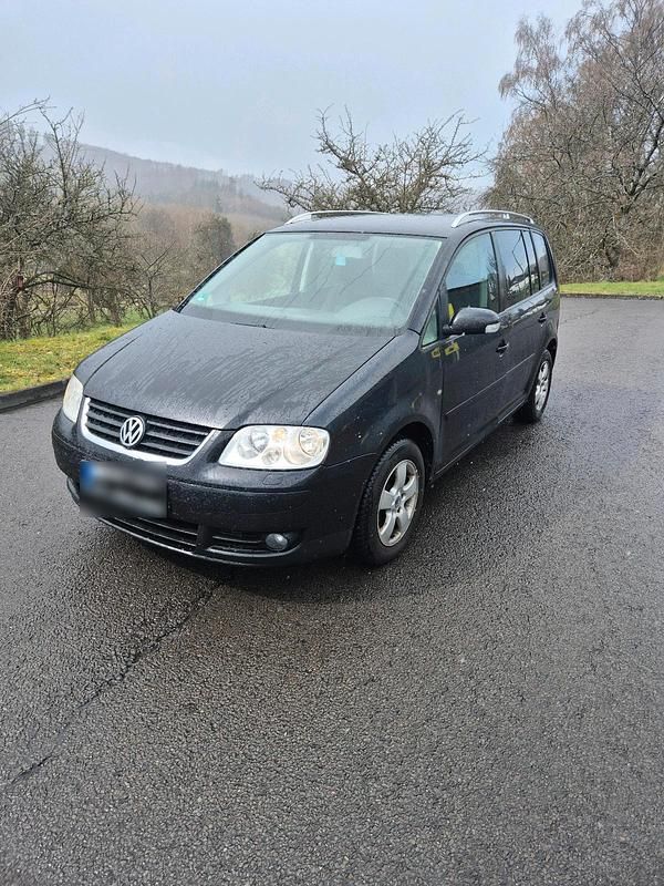 Second-hand VW Touran 105 CP (77 kW) 2005 Negru Monovolum