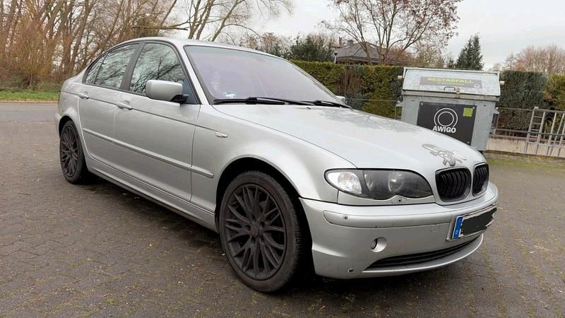 Silber Gebraucht 2003 BMW 318 Limousine | 1.995 € (Superpreis) - Bild 1/4