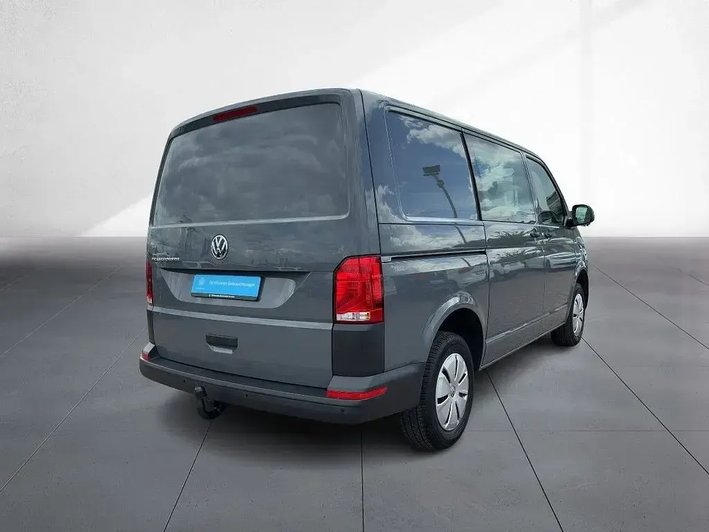 Gebraucht VW T6.1 90 PS (66 kW) 2023 Grau Van