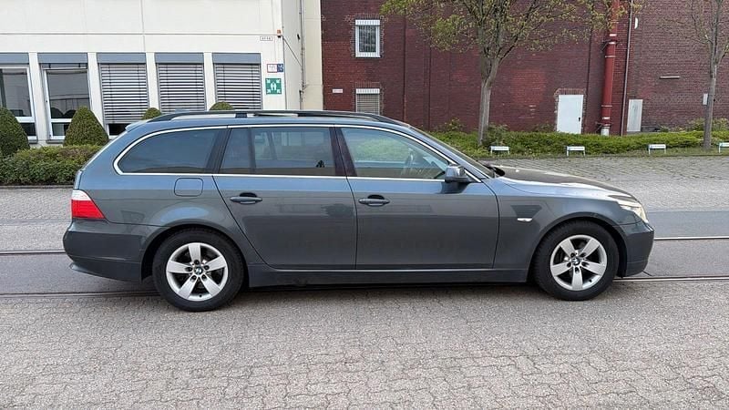 Gebraucht BMW 520 177 PS (130 kW) 2010 Grau Kombi