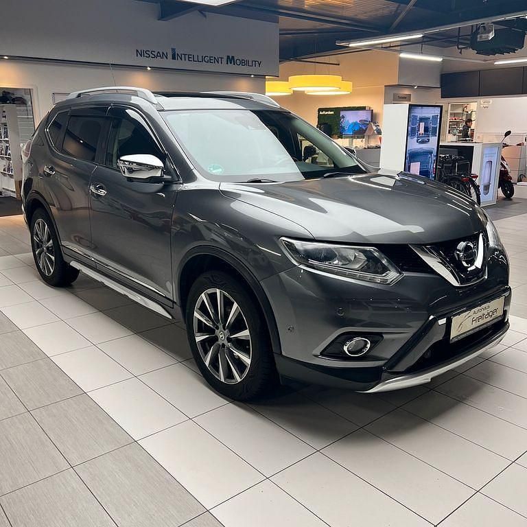 Grau Gebraucht 2016 Nissan X-Trail Tekna SUV | 14.990 € (Fairer Preis) - Bild 1/4