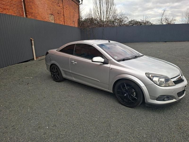 Gebraucht Opel Astra Cabriolet Edition 140 PS (102 kW) 2007 Silber Cabrio