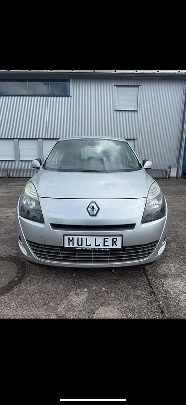Silber Gebraucht 2010 Renault Scénic III Dynamique Van / Kleinbus | 4.499 € - Bild 1/4