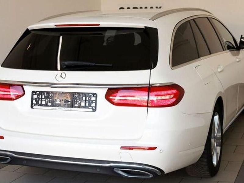 Gebraucht Mercedes E220 221 PS (162 kW) 2017 Weiß Kombi
