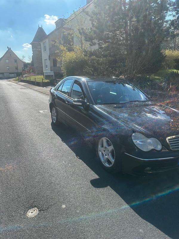 Gebraucht Mercedes C200 163 PS (119 kW) 2001 Schwarz Limousine