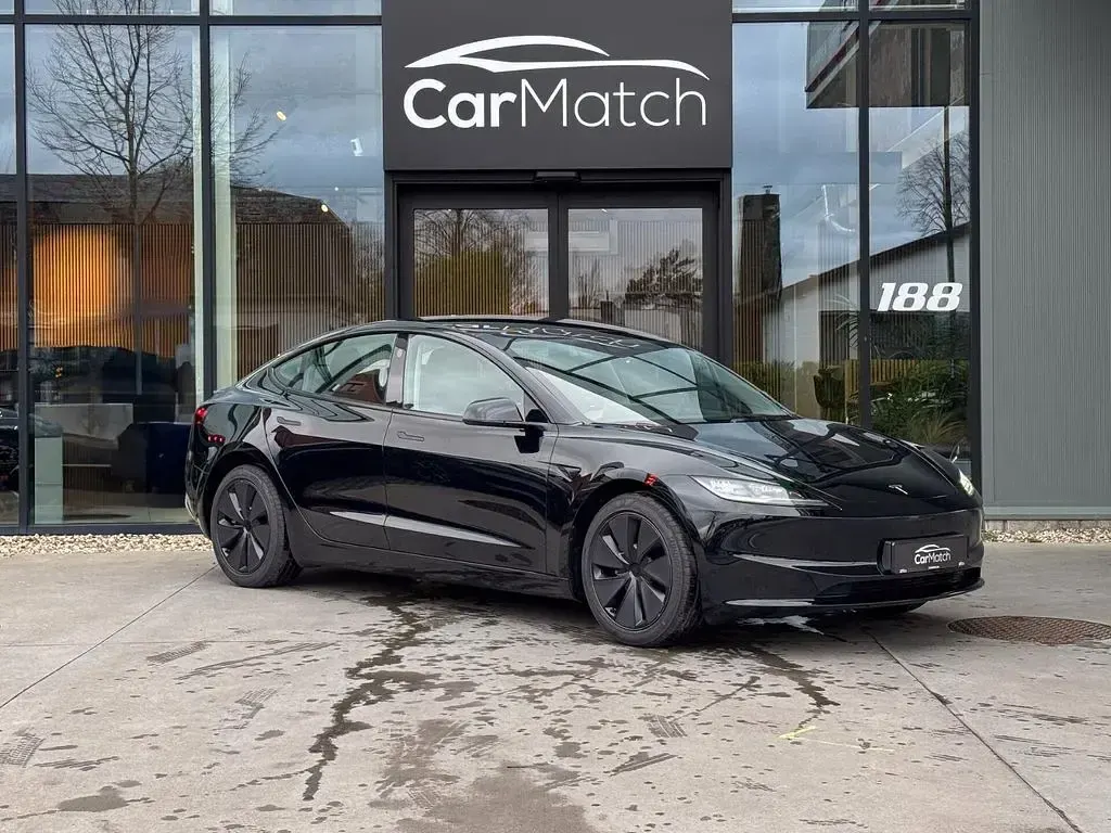 Usado Tesla Model 3 Standard Range 208 kW (283 HP) 2025 Preto Sedan