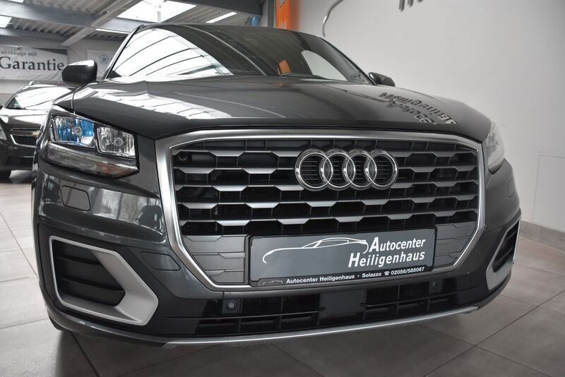 Grau Gebraucht 2019 Audi Q2 S-Line SUV | 17.980 € (Fairer Preis) - Bild 1/4