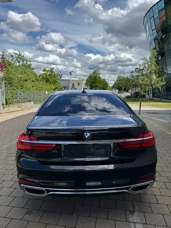 Gebraucht BMW 750L 449 PS (330 kW) 2015 Schwarz Limousine