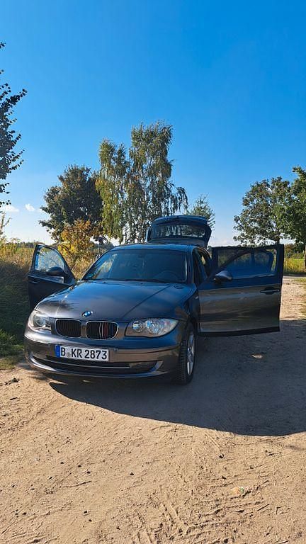 Grau Gebraucht 2007 BMW 116 Kleinwagen | 2.300 € (Guter Preis) - Bild 1/4