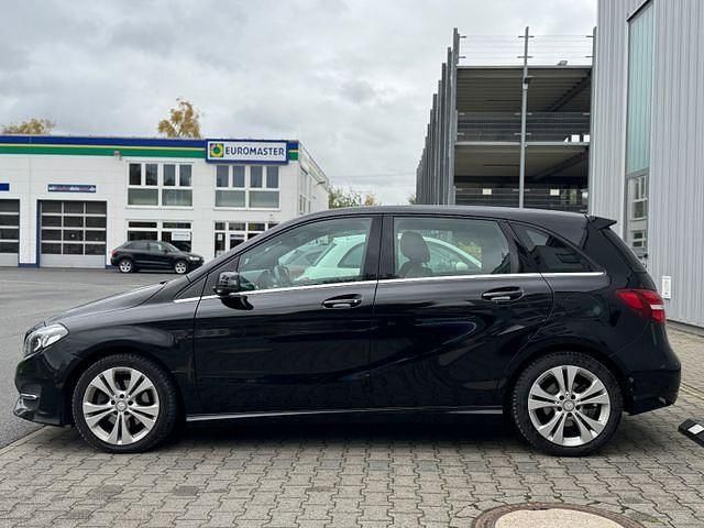 Schwarz Gebraucht 2015 Mercedes B200 Van / Kleinbus | 16.680 € (Fairer Preis) - Bild 1/3