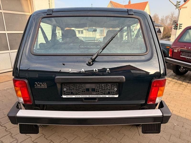 Neu Lada niva 83 PS (61 kW) 2026 Grün SUV