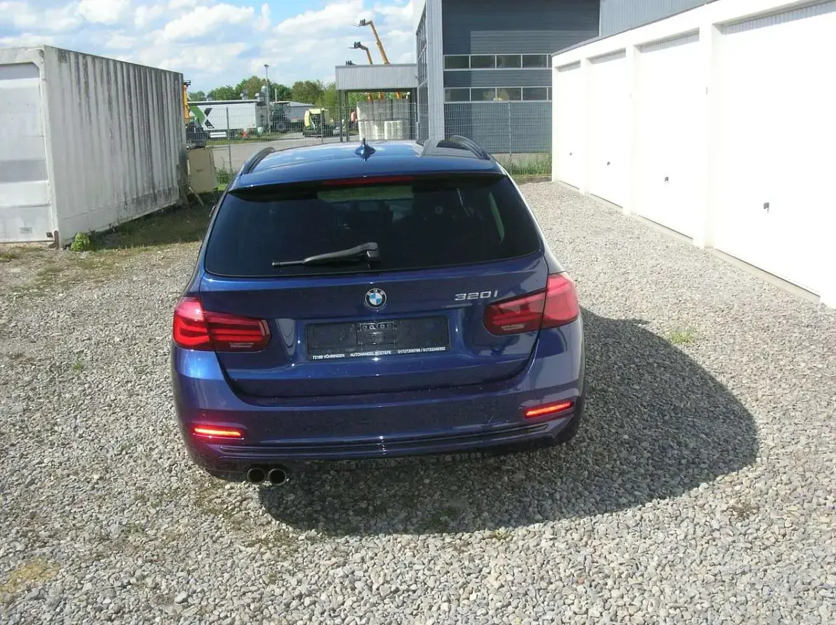Gebraucht BMW 320 Sport Line 184 PS (135 kW) 2018 Mediterranblau metallic Kombi