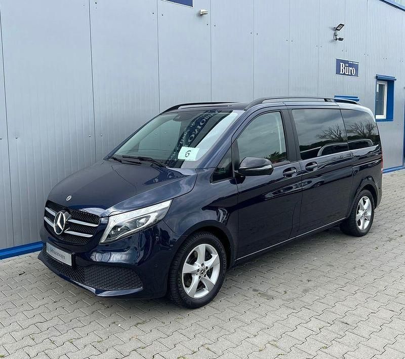 5890 lackfarbe cavansitblau Gebraucht 2022 Mercedes V250 Sport Van / Kleinbus | 40.999 € (Fairer Preis) - Bild 1/4