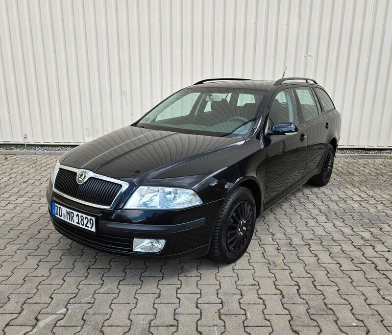Schwarz Gebraucht 2007 Skoda Octavia Ambiente Kombi | 4.200 € (Teuer) - Bild 1/4