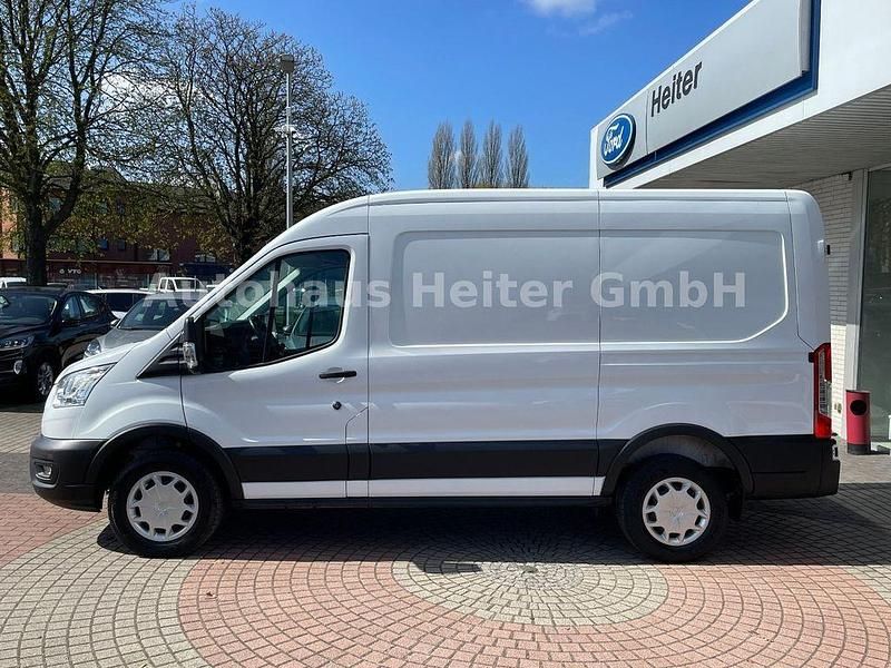 Gebraucht Ford Transit Trend 131 PS (96 kW) 2021 Weiß Limousine