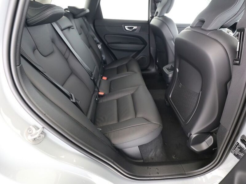 Gebraucht Volvo XC60 Plus 197 PS (144 kW) 2024 Vapour grey / metallic SUV