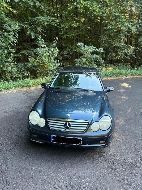 Blau Gebraucht 2001 Mercedes C200 Coupé | 2.500 € - Bild 1/4