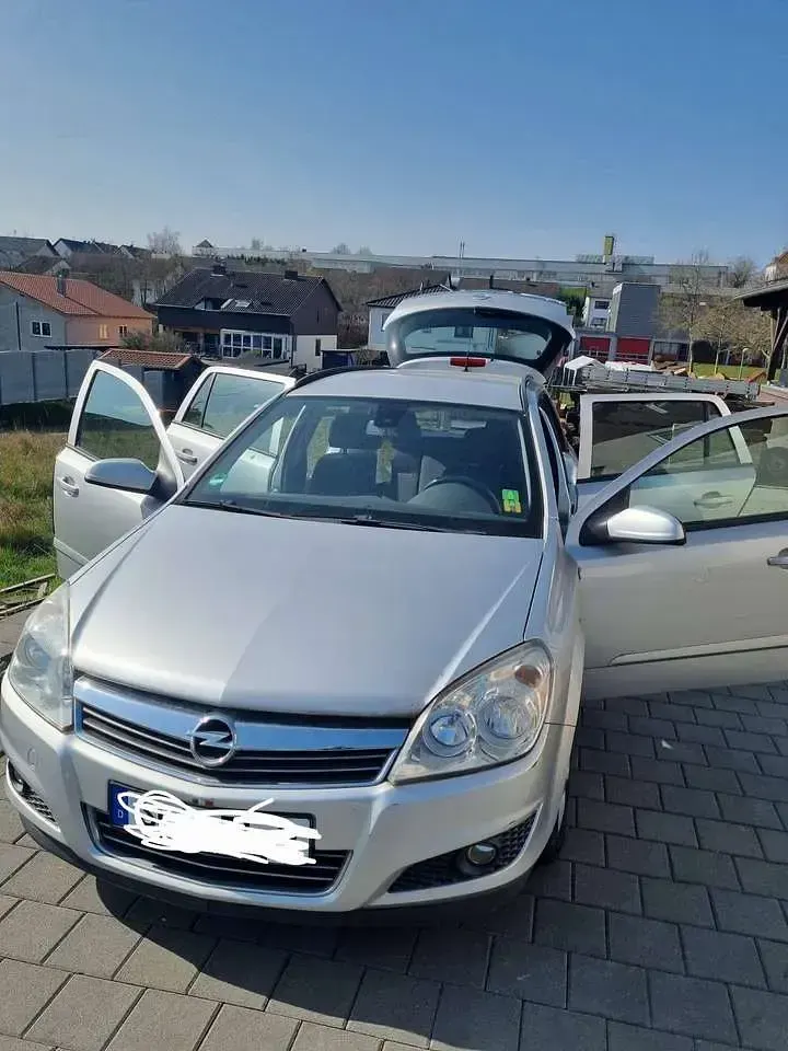 Gebraucht Opel Astra Edition 110 PS (80 kW) 2007 Silber Kombi