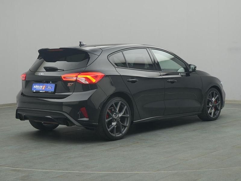 Używany Ford Focus ST 280 KM (205 kW) 2022 Czarny Sedan/Limuzyna