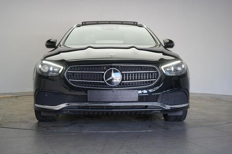 Gebraucht Mercedes E300 Avantgarde 194 PS (142 kW) 2021 Schwarz Limousine