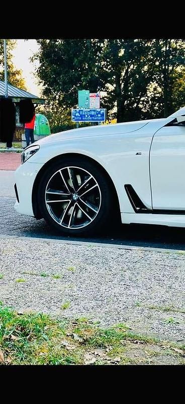 Gebraucht 2017 BMW 750 Competition Edition Limousine | 48.900 € - Bild 1/4