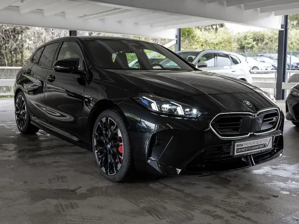 Używany BMW M135 Performance 300 KM (220 kW) 2025 Czarny Hatchback