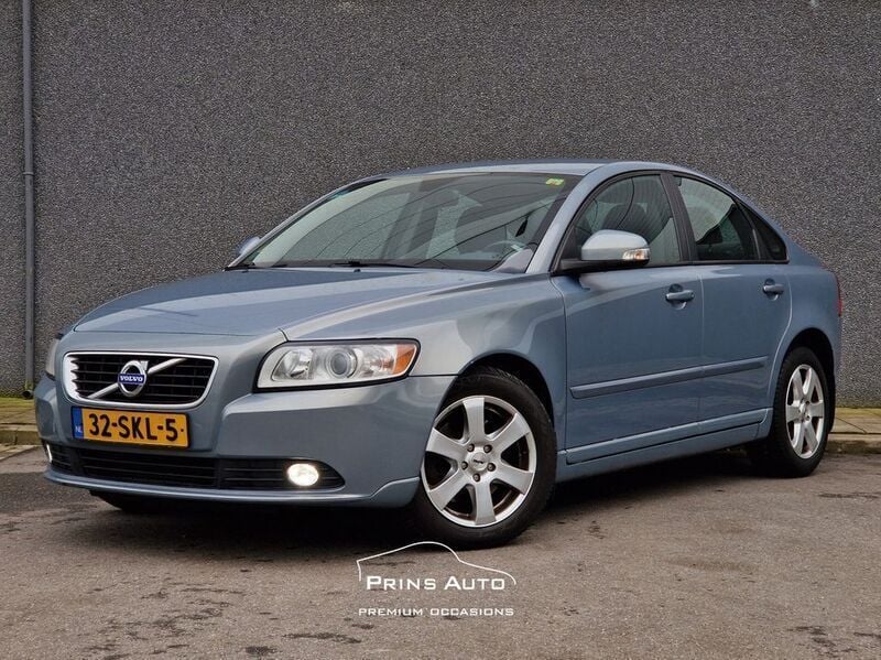 Blau Gebraucht 2011 Volvo S40 Momentum Limousine | 4.900 € - Bild 1/4