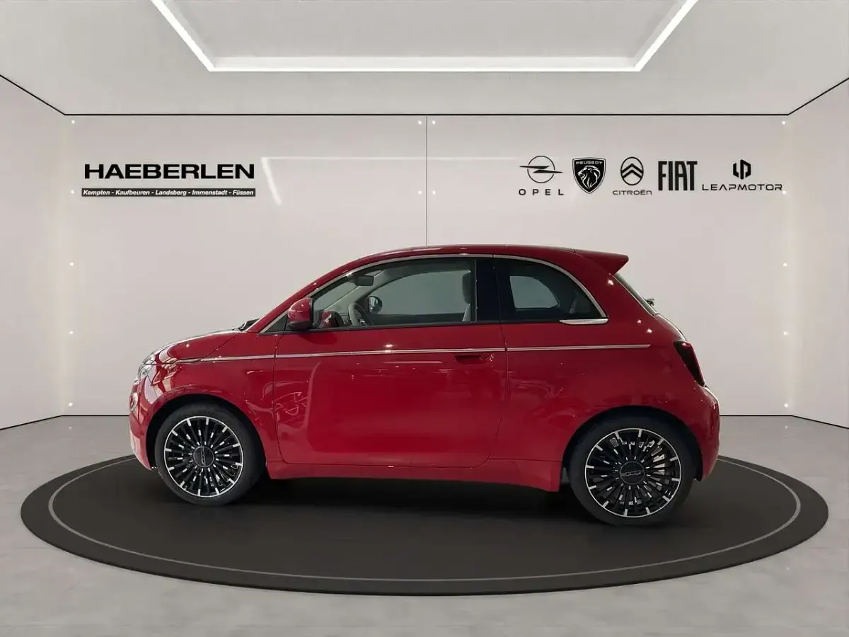 Gebraucht Fiat 500e La Prima 86 kW (118 PS) 2026 Rot Limousine