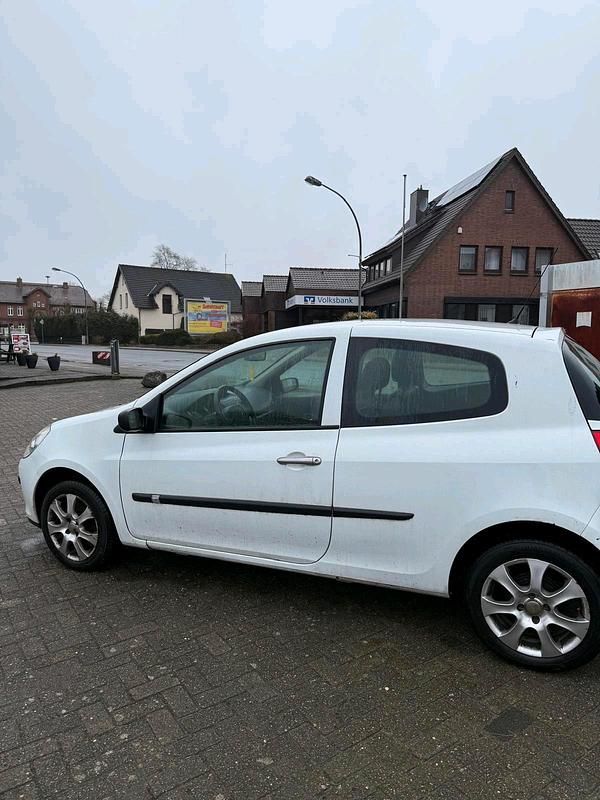 Gebraucht Renault Clio II 65 PS (47 kW) 2008 Weiß Kleinwagen