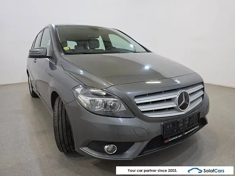 Gebraucht Mercedes B180 109 PS (80 kW) 2014 Grau Kleinwagen
