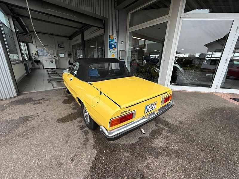 Gebraucht Alfa Romeo Spider 133 PS (97 kW) 1970 Gelb Cabrio